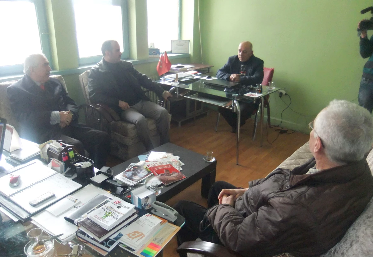 Gazeteci Ahmet Arabacı\'ya Başsağlığı Ziyareti