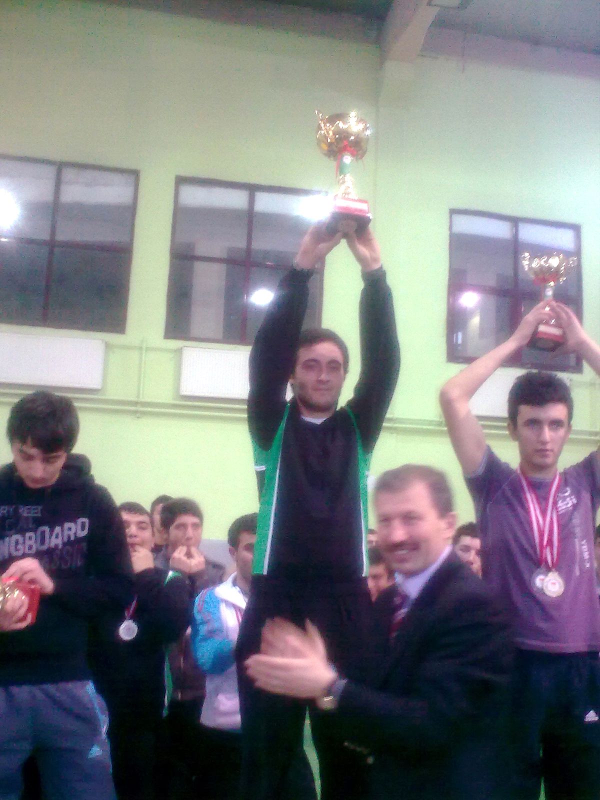 Gediz Teknik Endüstri Meslek Lisesi Güreşde Yine İl Birincisi