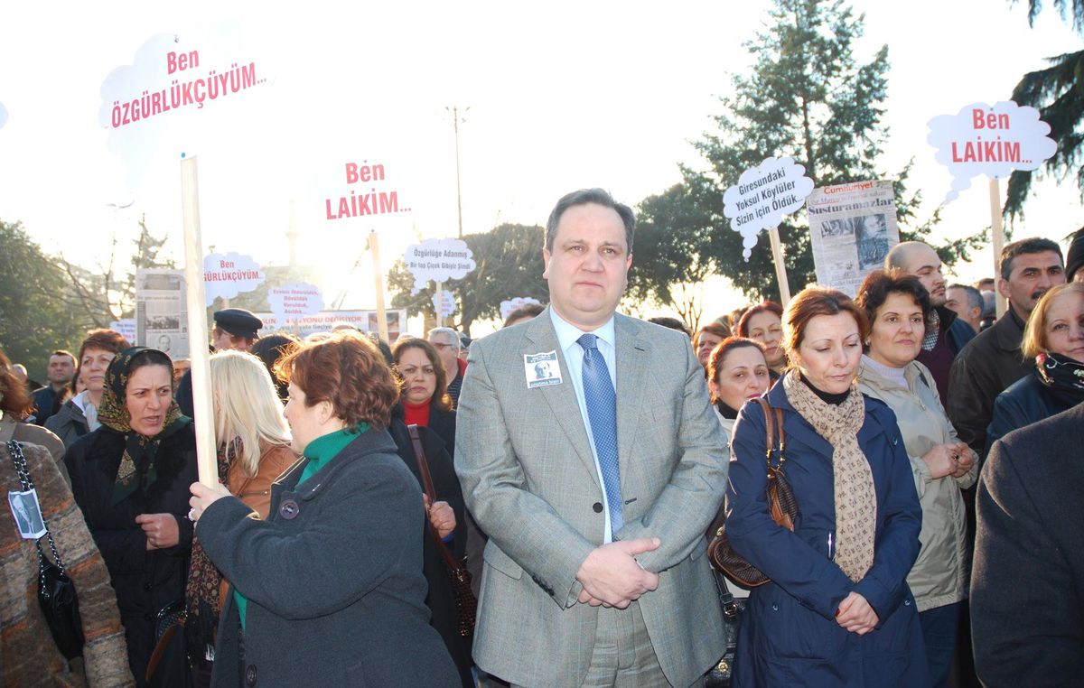 Giresun\'da Gazeteci Uğur Mumcu\'nun 19. Ölüm Yıldönümünde Sessiz Yürüyüş