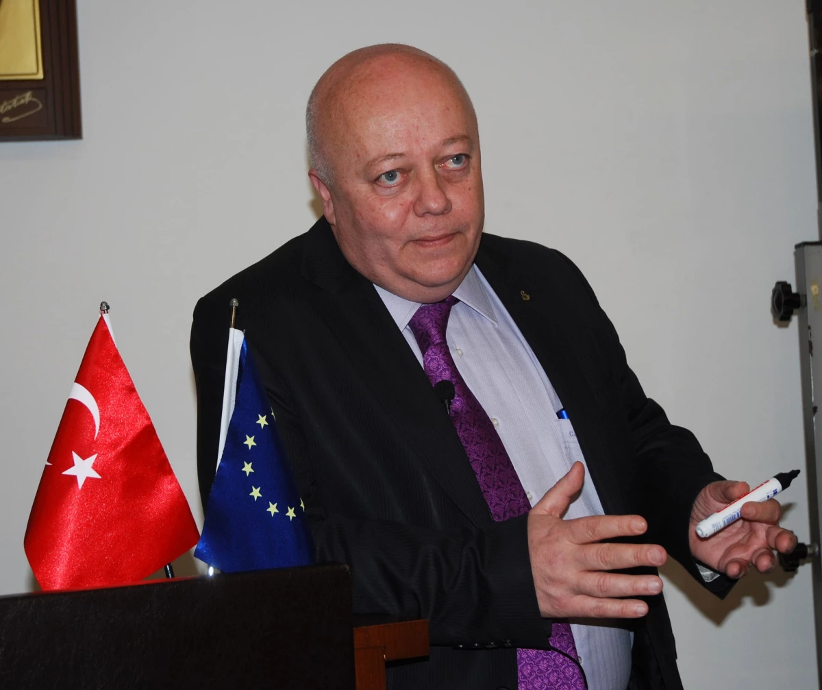 Giresun\'da "Türkiye İlişkileri ve 2012 Yılında Türkiye Ekonomisi Konferansı" Yapıldı
