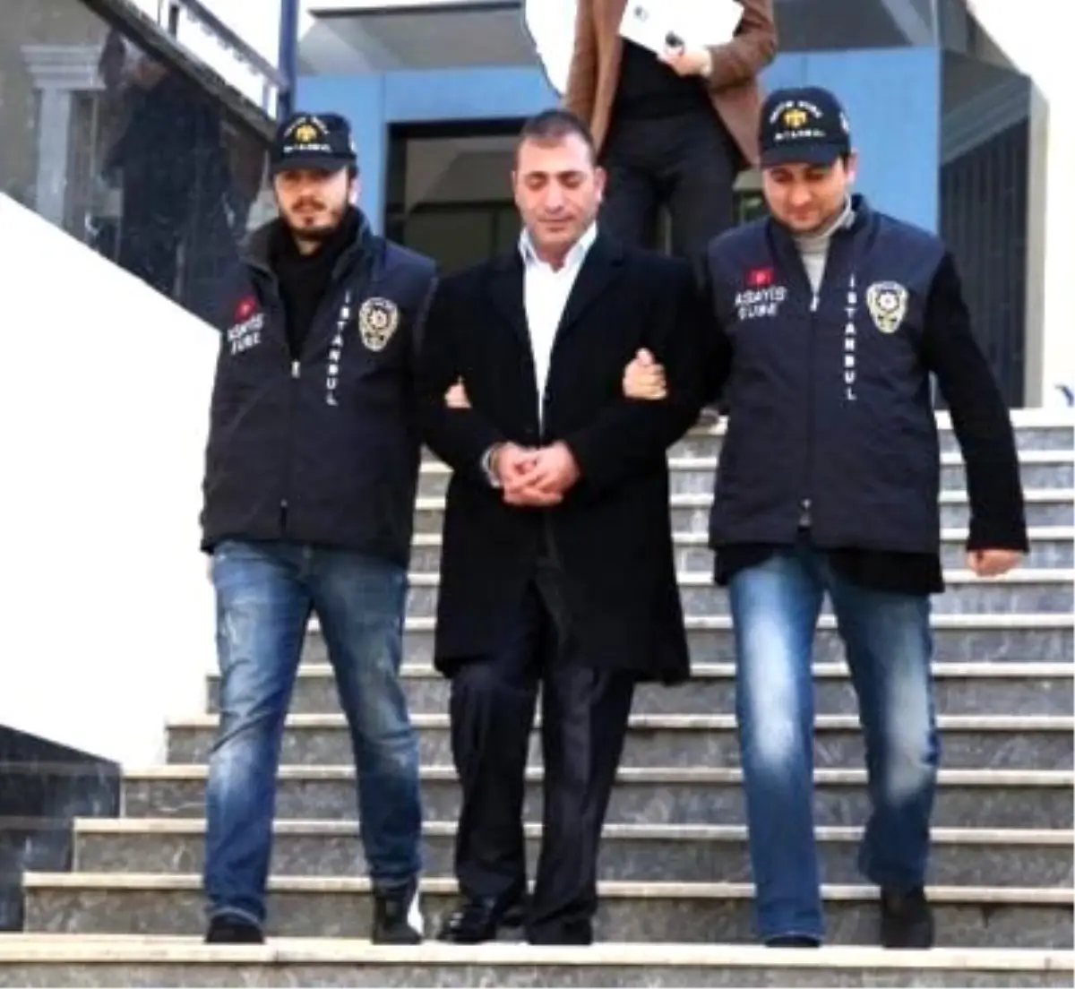 Havalimanındaki Cinayetin Zanlısı Teslim Oldu