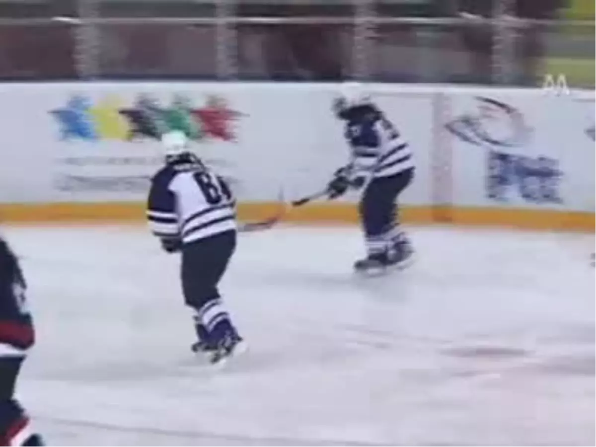 Hem Dizi Oyuncusu Hem Hakem