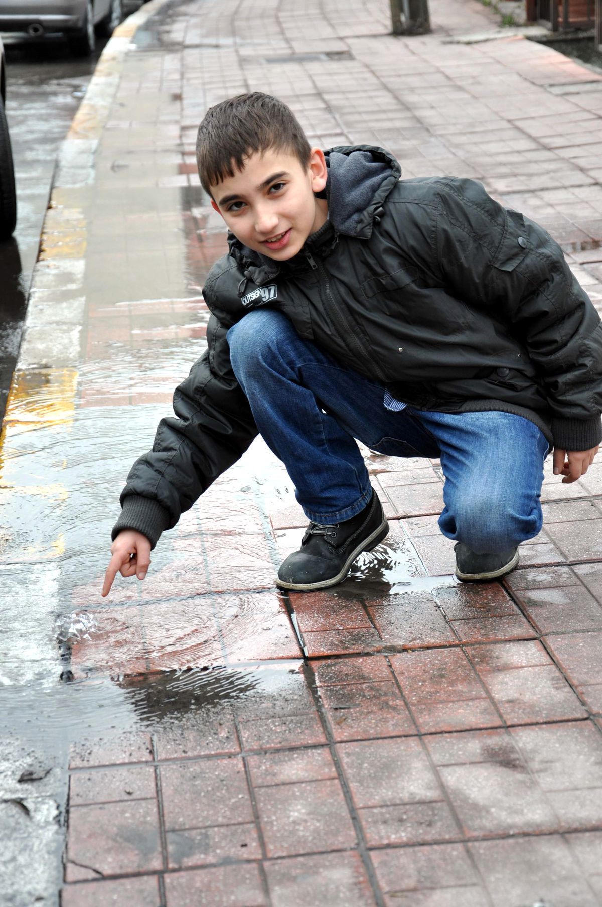 Kaldırımlar Su Fışkırıyor