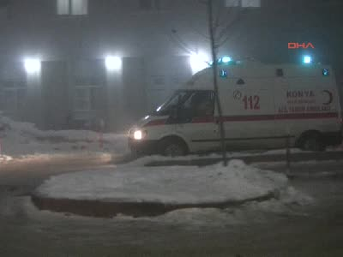 Kanepe Üzerindeki Bıçak Kalçasına Saplandı Konya'da 23 Yaşındaki Orhan Gazi Topdemir, Oturmak...