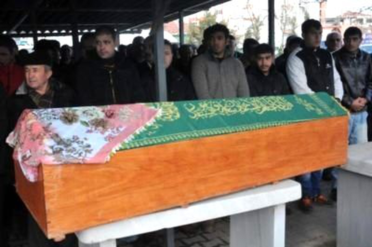 Kimsesi Olmayan Kadını Cami Cemaati Toprağa Verdi