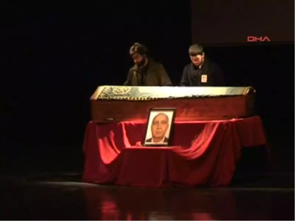 Kısa Süre Önce Yaşgününü Birlikte Kutlayan Ünlü Tiyatrocu İkizini Yalnız Bıraktı