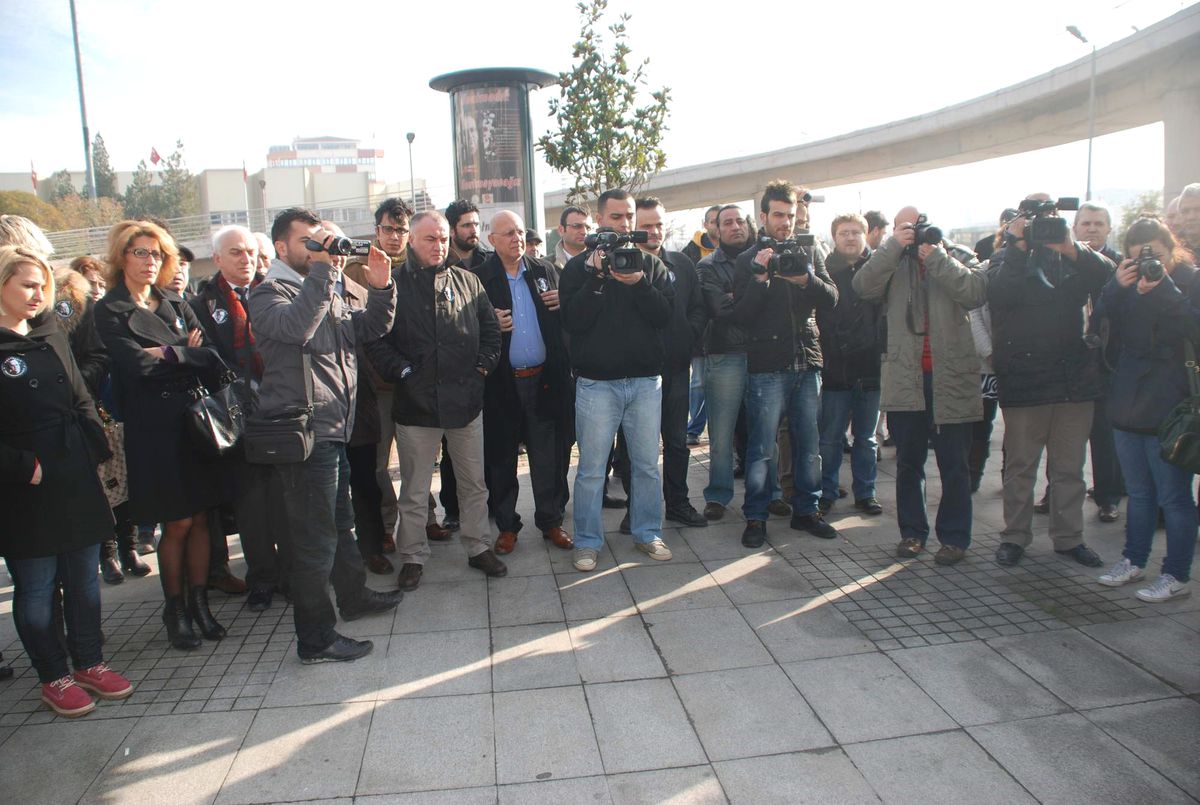 Kocaelili Meslektaşları Mumcu'yu Unutmadı