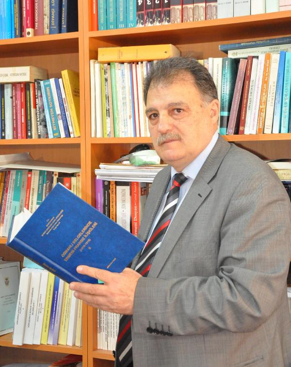Kürkçüoğlu: Fransa'daki Oylama Siyasi Komedidir