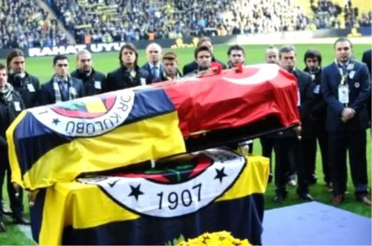 Lefter'in Cenazesi Büyük Ada'daki Aile Kabristanına Defnedilecek