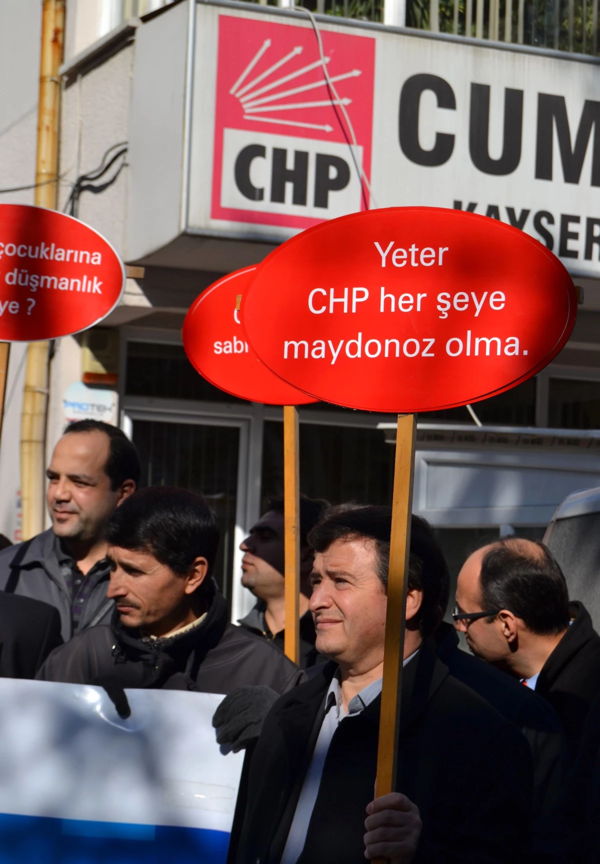 Memurların CHP Önündeki Açıklamasında Gerginlik Yaşandı