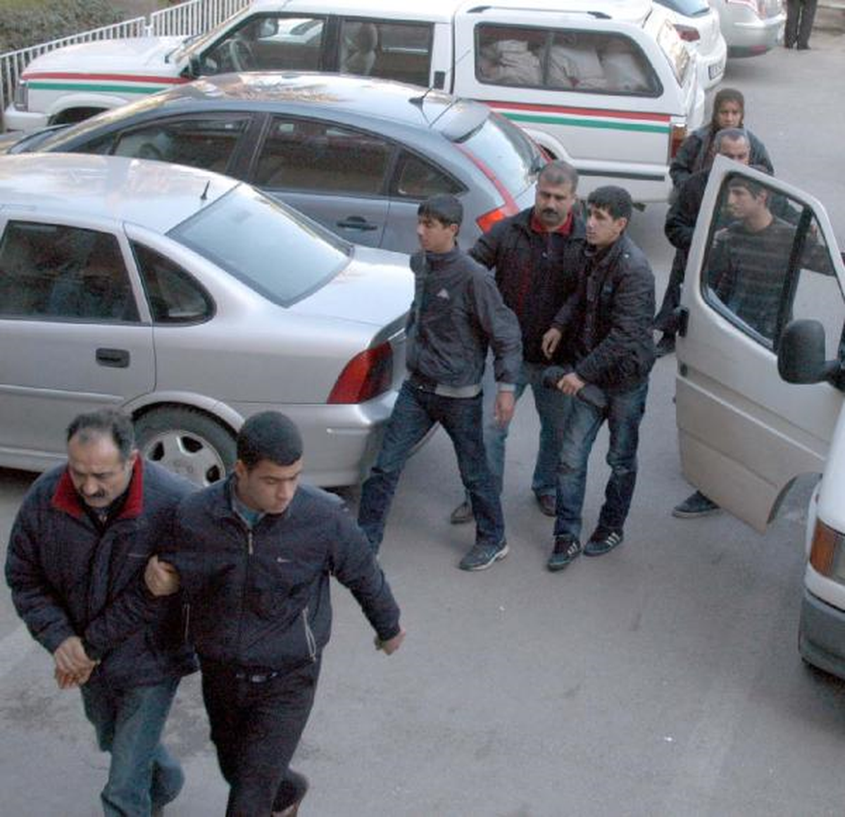 Mersin\'de Terör Operasyonu: 8 Gözaltı