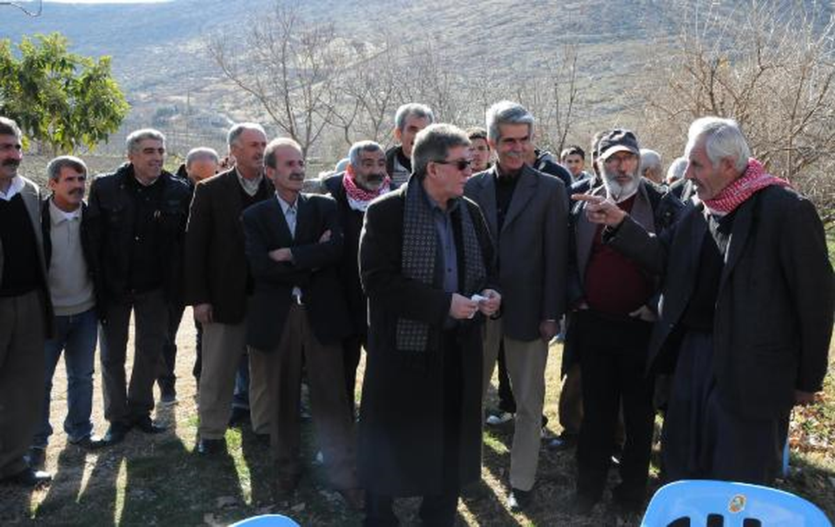 Yıllar Sonra Babasının Mezarında
