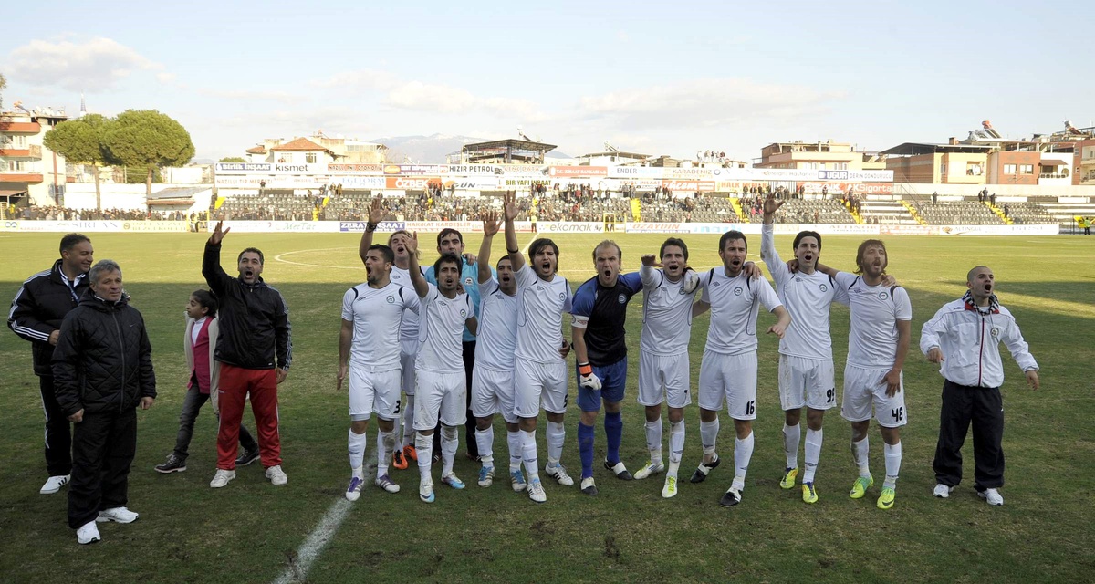 Nazilli Belediyespor'de Yüzler Gülüyor