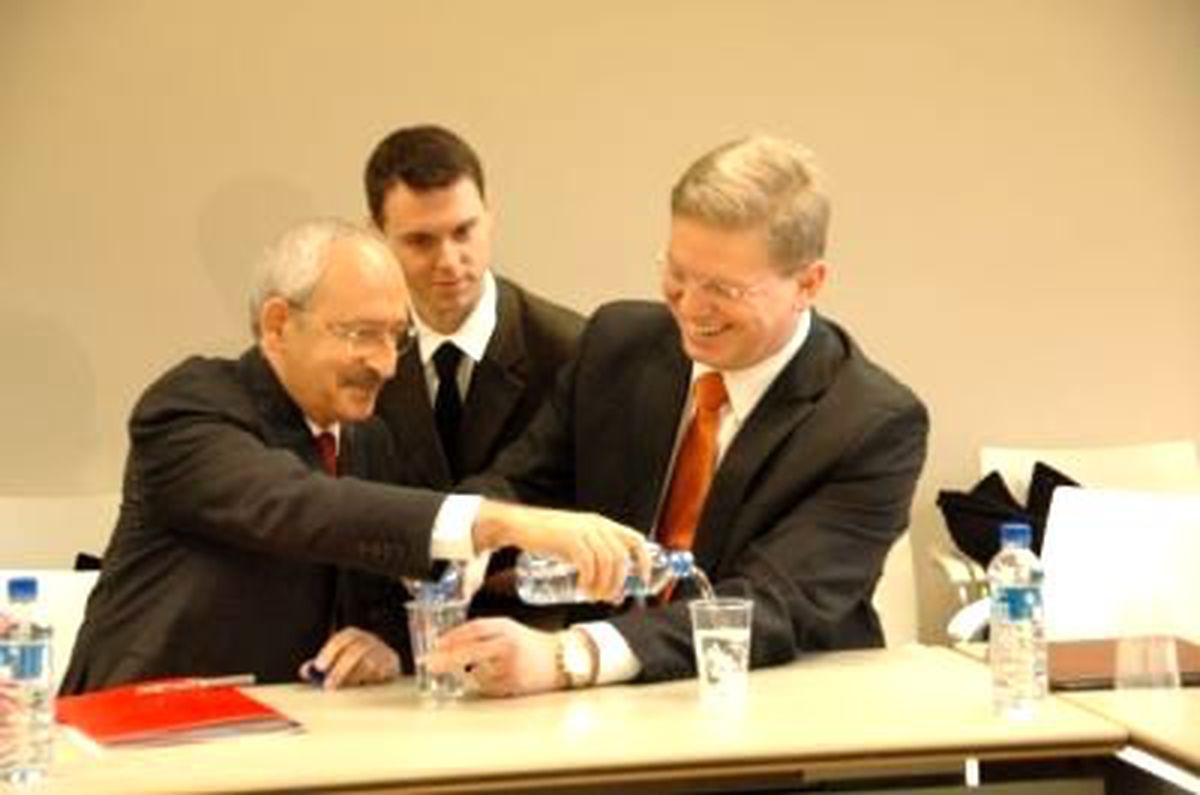 PES\'ten Kılıçdaroğlu\'na Destek