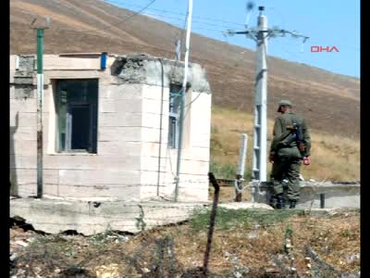 Peşmergeler Sınırı Geçen 2 İran Askerini Tutukladı Peşmergeler Sınırı Geçen 2 İran Askerini...