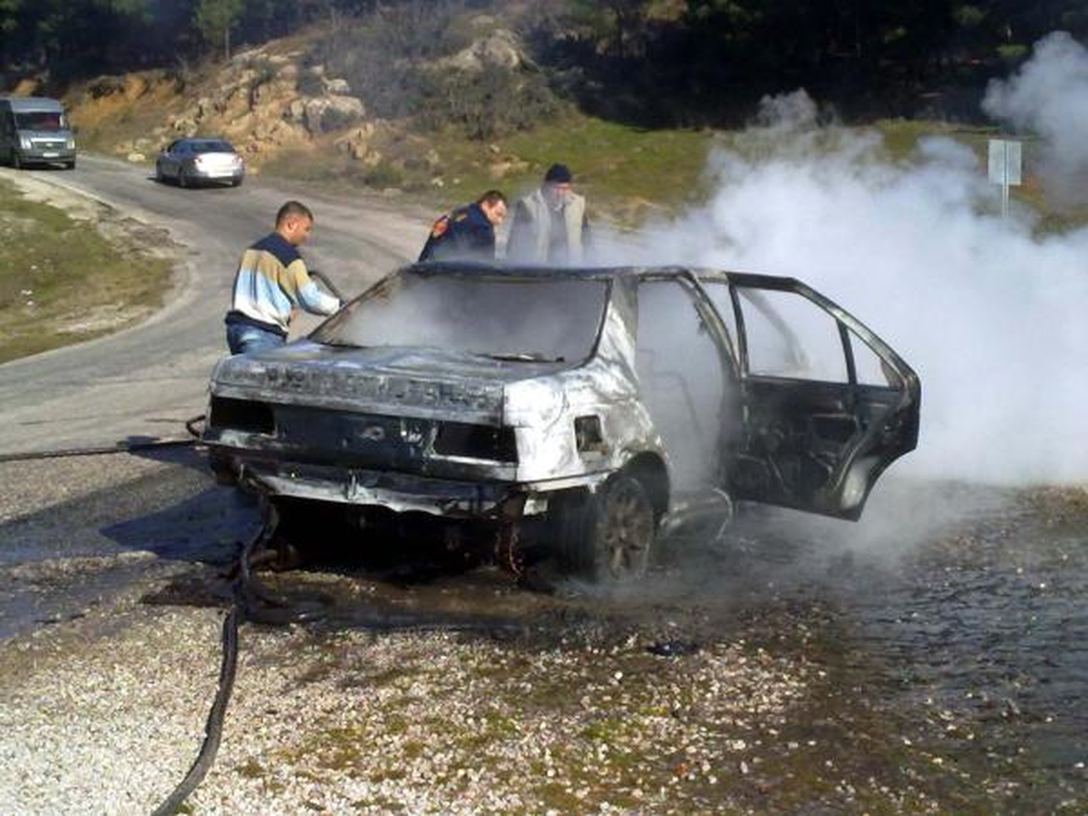 Seyir Halindeki Otomobil Alev Alıp Yandı