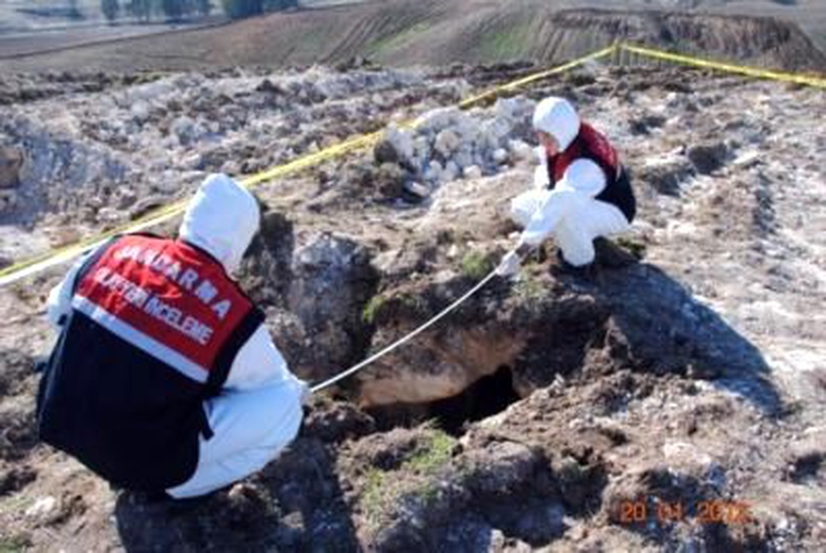 Tarlayı Sürerken Tarihi Mezarı Ortaya Çıkardı