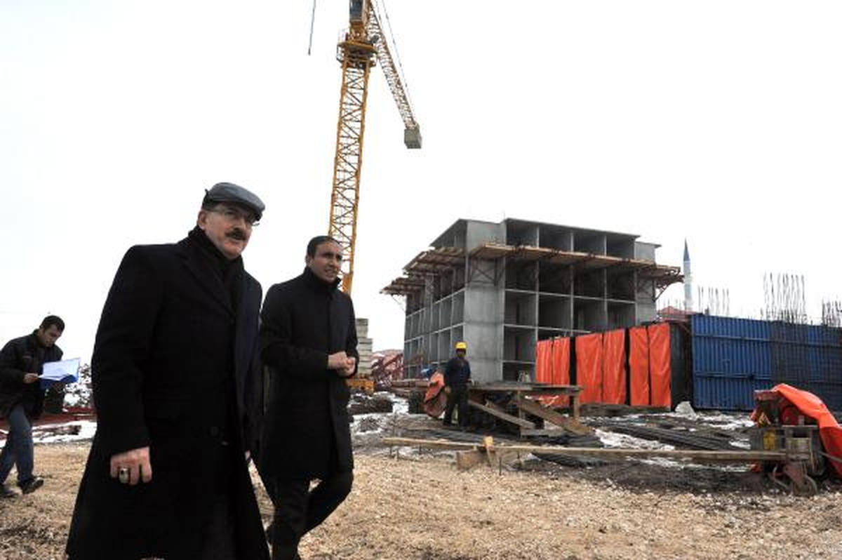 TOKİ Başkanı'ndan, Deprem Konutu Yapan Firmalara Uyarı
