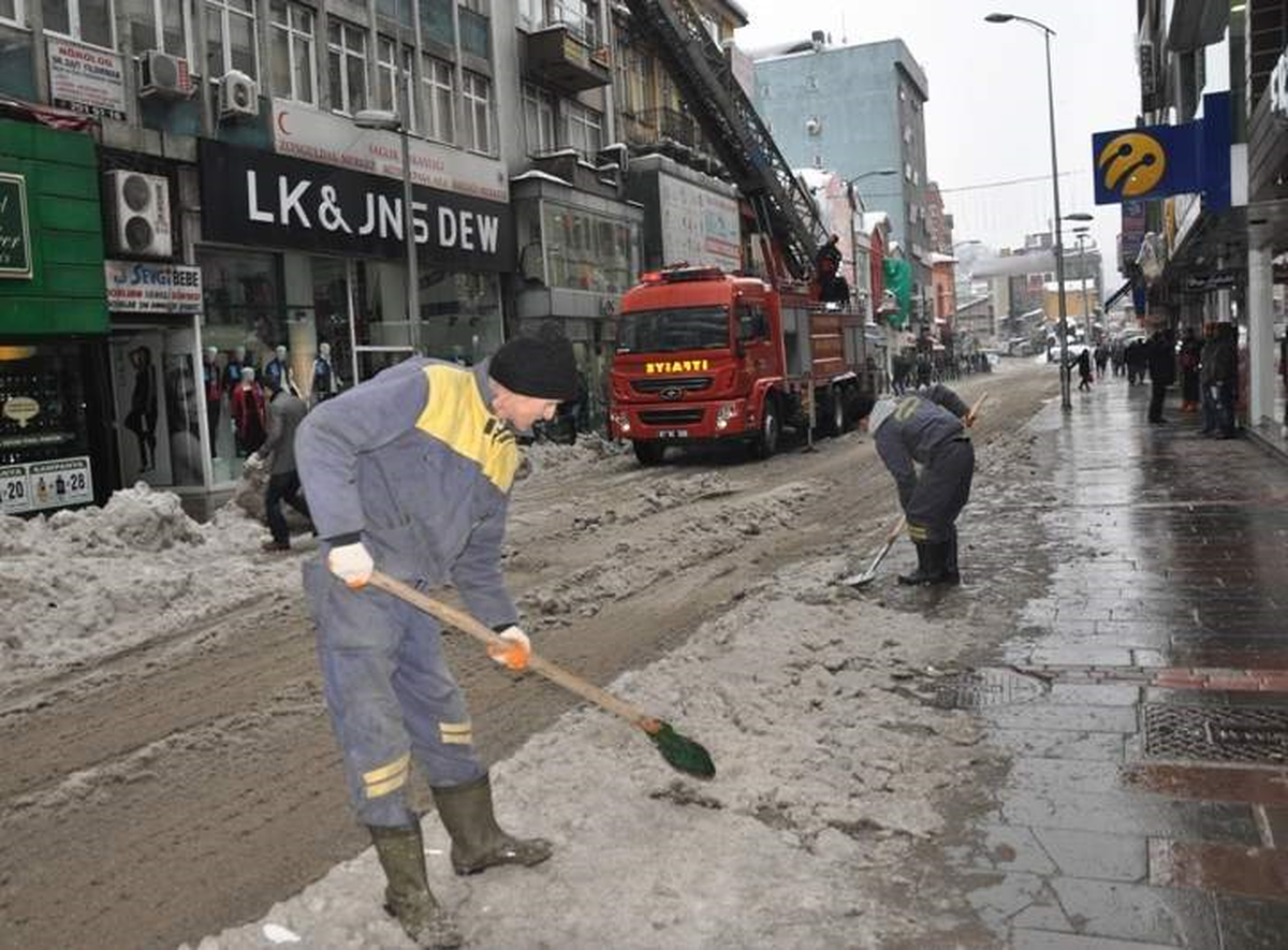 Zonguldak Belediyesi Kar Temizlik Çalışmalarını Tamamlıyor