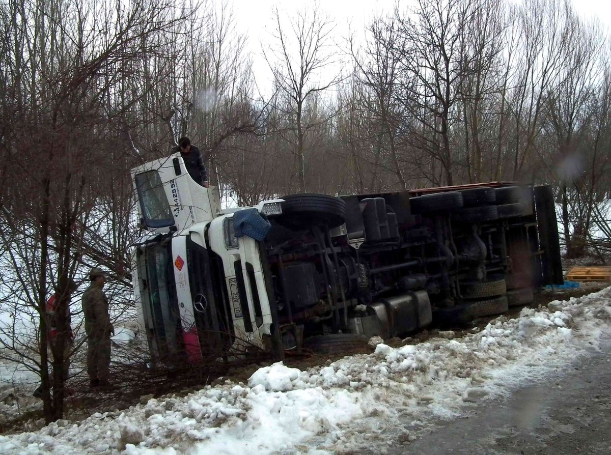 Akşehir'de Trafik Kazaları: 6 Yaralı