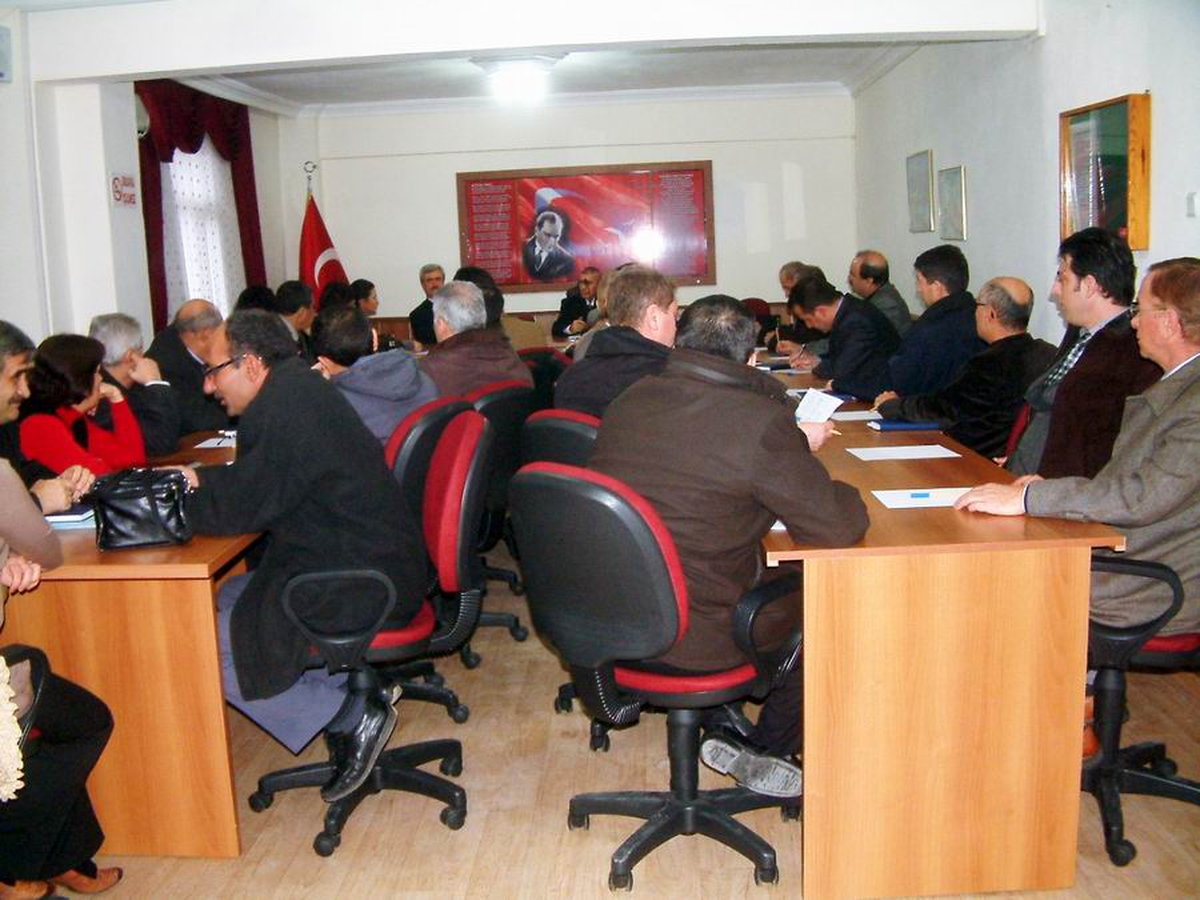 Burhaniye'de Kaymakamdan Eğitime Destek