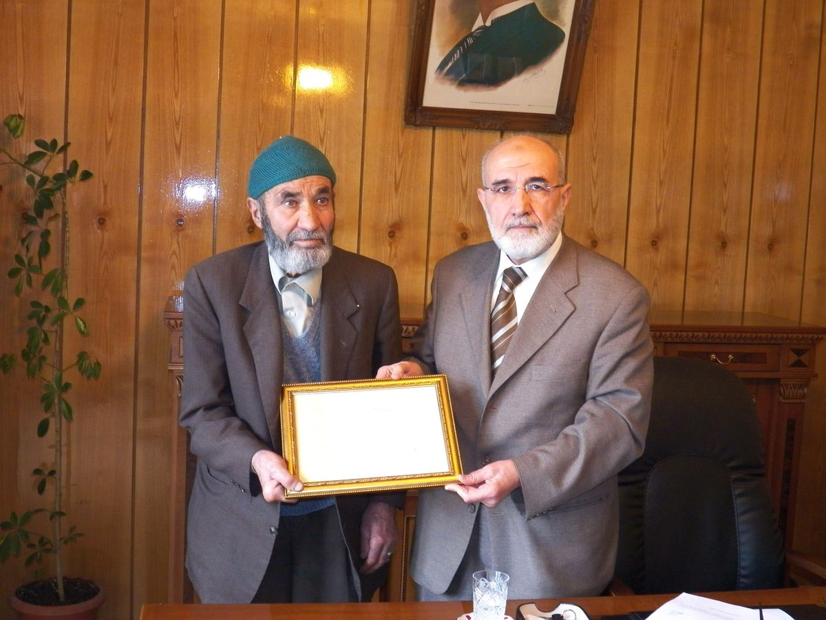 Cami Yaptıran Hayırsever Vatandaş Plaketle Ödüllendirildi