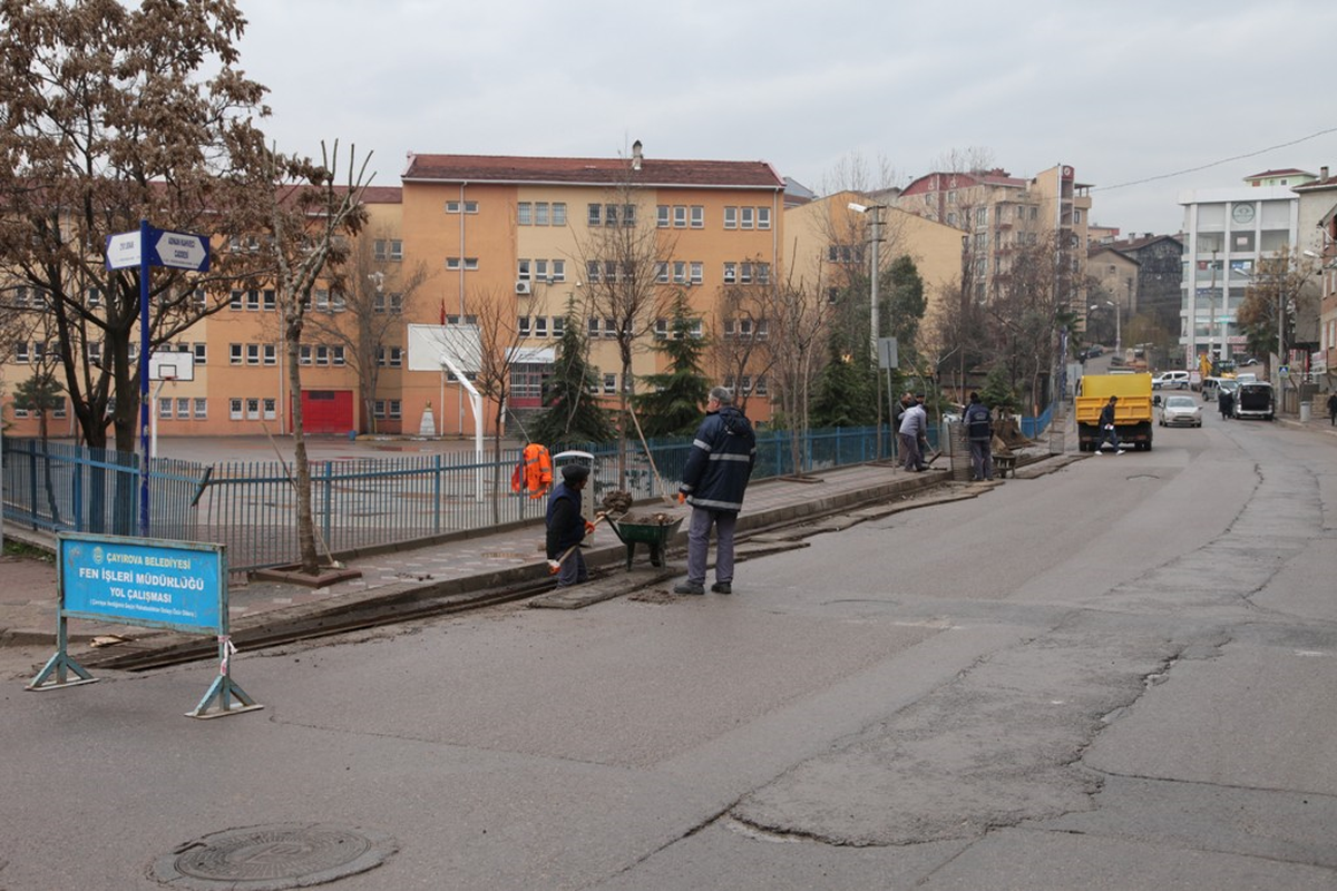 Çayırova Belediyesi Mazgalları Temizledi