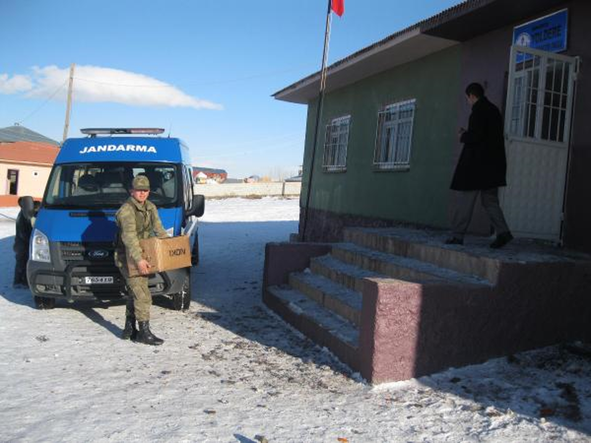 Depremzede Çocuklara, Artvin\'den Oyuncak ve Kırtasiye Malzemesi Yardımı