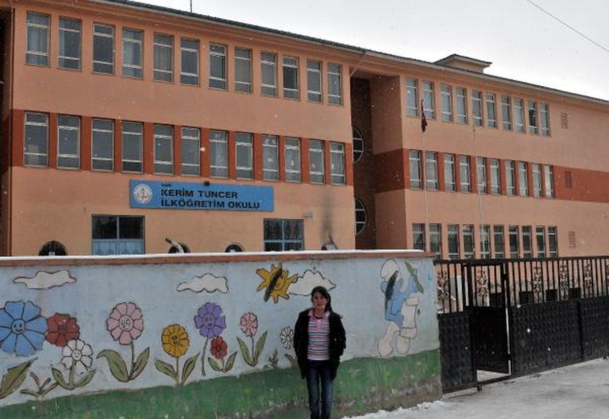 Eğitime Uygun Raporu Verilen 900 Öğrencili Okul Hasarlı Çıktı