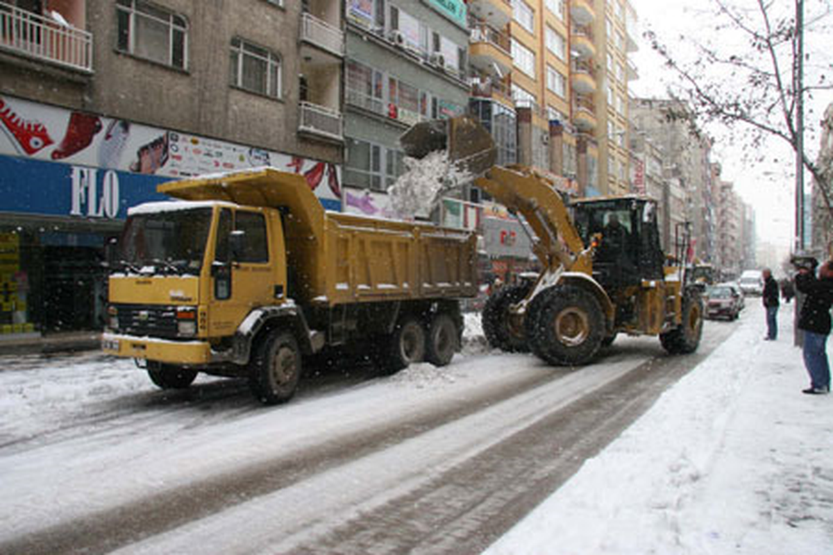 "Ekiplerimiz Yoğun Çaba Sarf Ediyor"