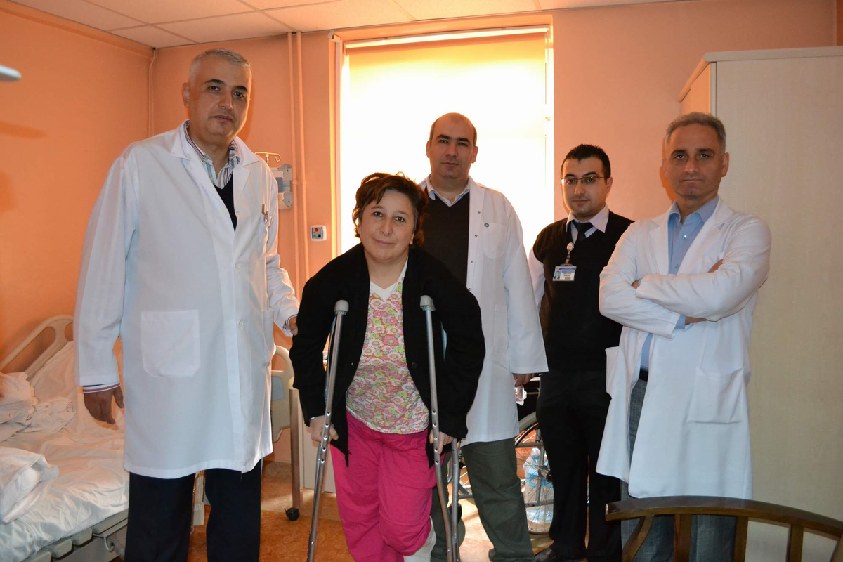 Felç Olan Hasta Yürümeye Başladı
