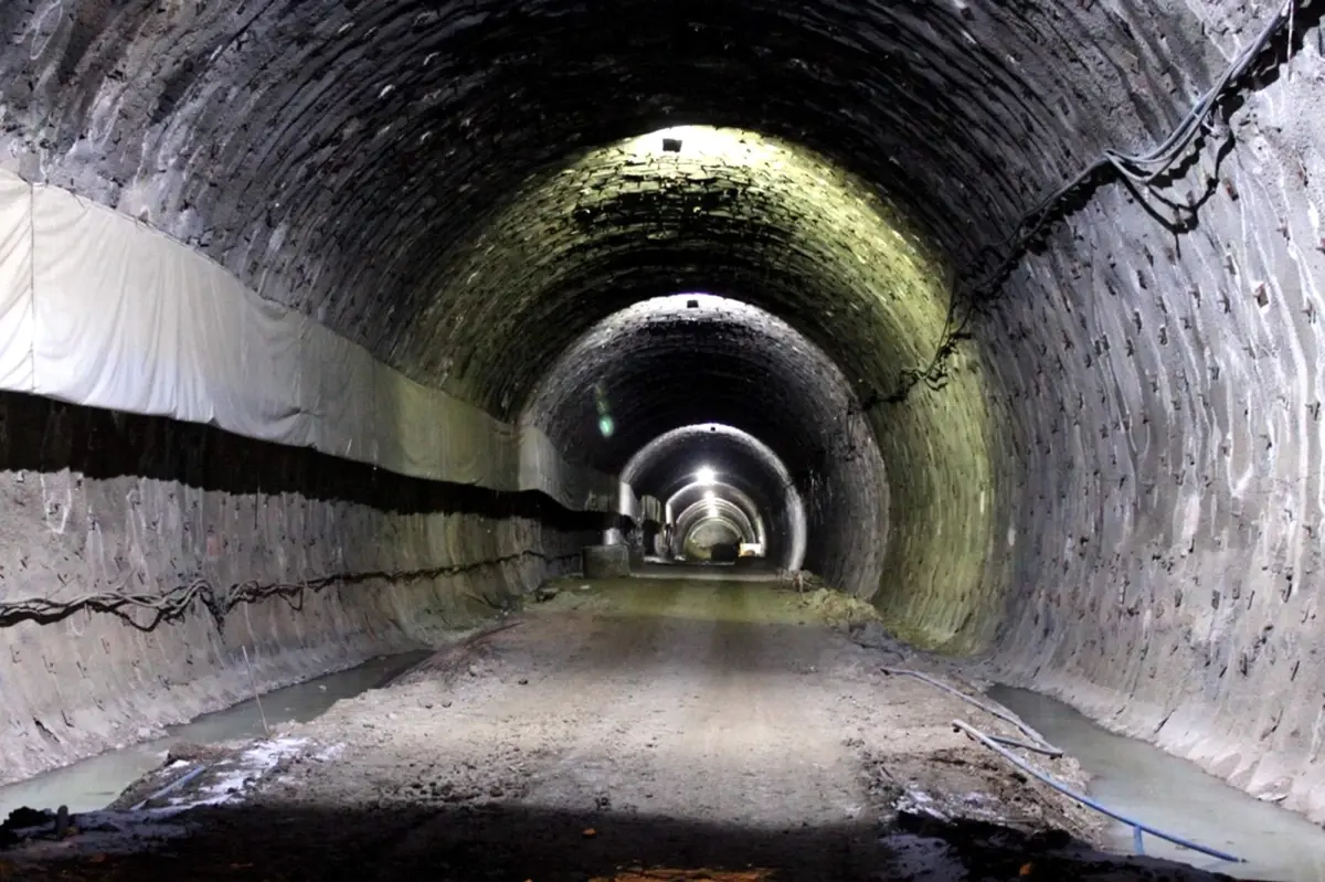 Kamyonun Altında Kalan İşçi Hayatını Kaybetti