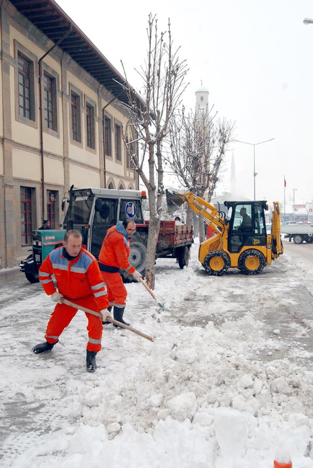 Kar, Çorum\'da 162 Köy Yolunu Ulaşıma Kapattı