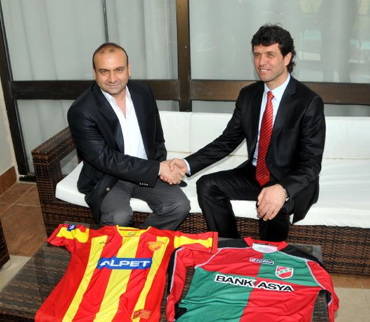 Karşıyaka ve Göztepe Antrenörleri Düşman Çatlattı