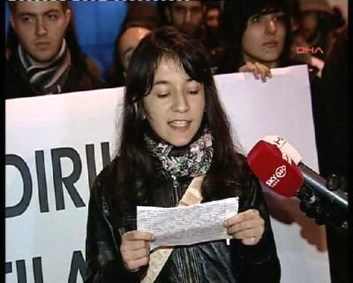 Öğrencilerden Gözaltı Eylemi
