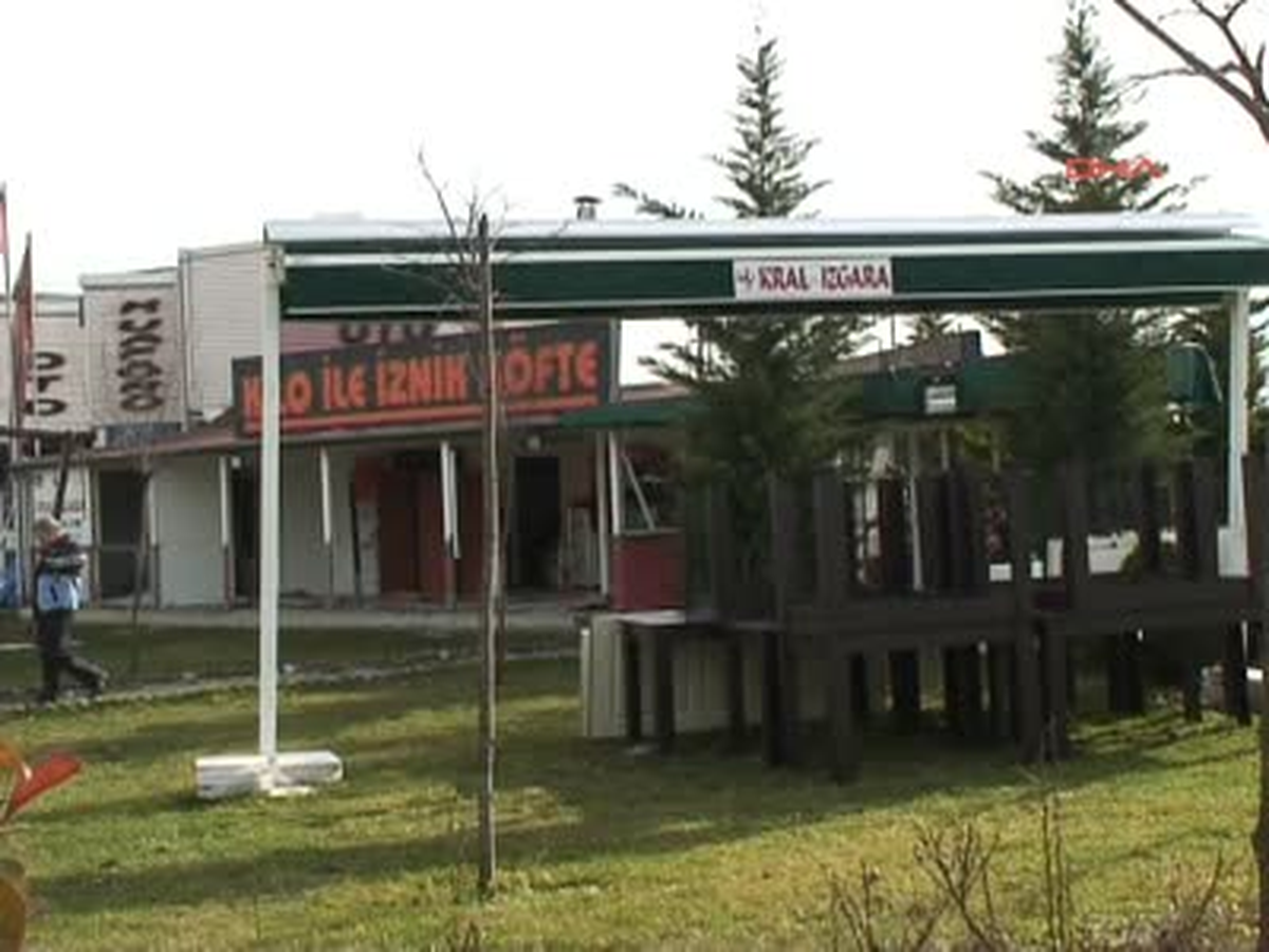 Radyoda Başkan\'ı Eleştirdi İşyerinin Yıkıldığını İddia Etti