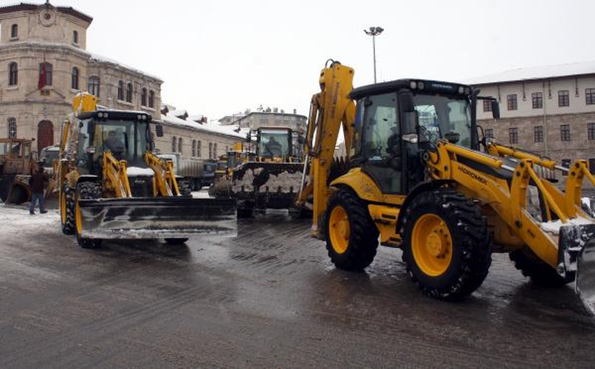 Sivas Belediyesi\'nden Kar Seferberliği