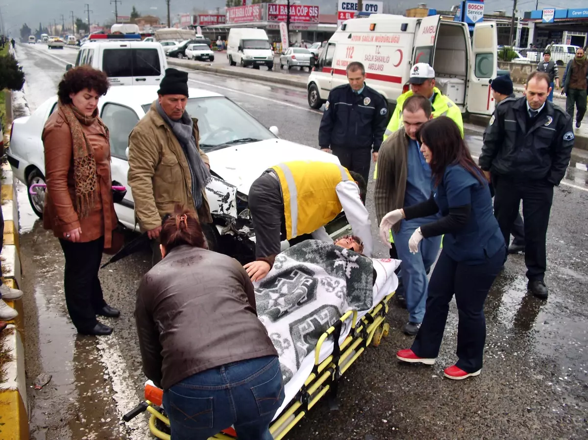 Söke\'de Trafik Kazası: 1\'i Ağır 2 Yaralı