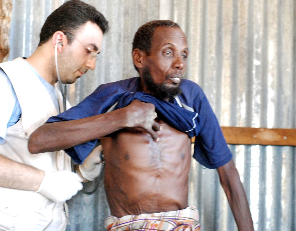 Türk Hekimler Somali'de Yaraları Sarıyor