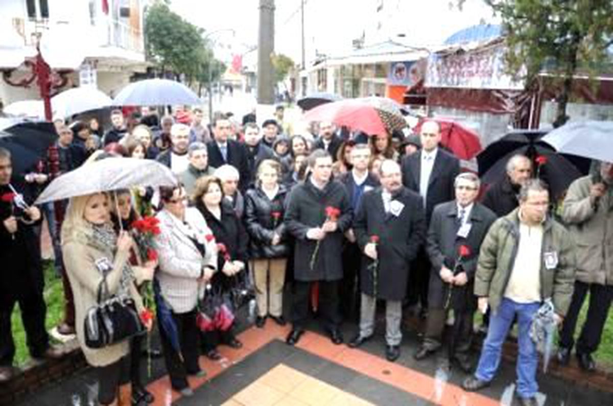 Uğur Mumcu Kuşadası\'nda Anıldı