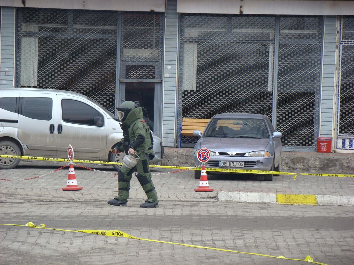 Yol Üstüne Bırakılan Piknik Tüpü Paniğe Neden Oldu