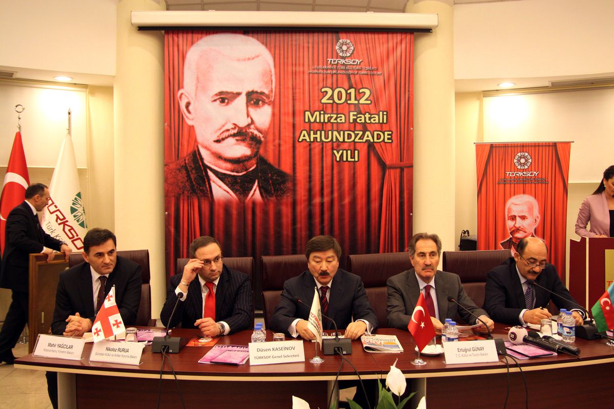 2012 Mizra Fatali Ahunzade Yılı