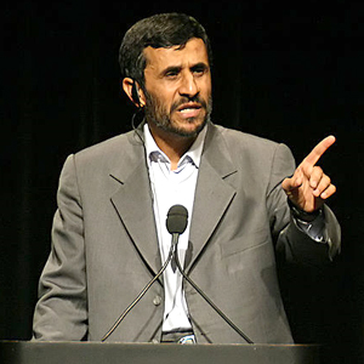 Ahmedinejad Avrupa'ya Rest Çekti