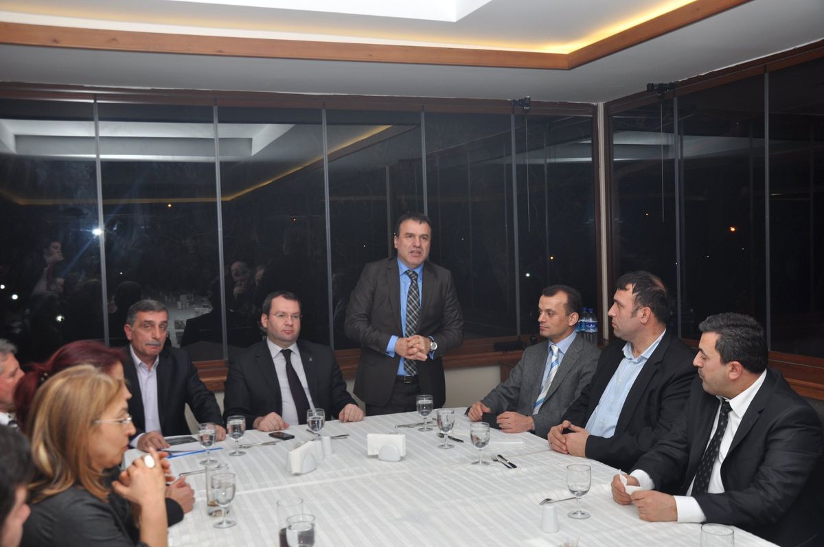 AK Parti Sapanca İlçe Teşkilatı Yemekte Bir Araya Geldi