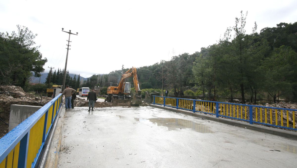 Akdamlar Köprüsü Özel İdare Tarafından Yapıldı