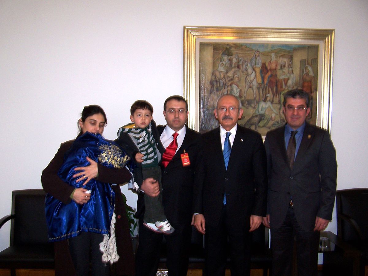 CHP Lideri Kemal Kılıçdaroğlu\'na \'Bebek Ağa\' Sürprizi