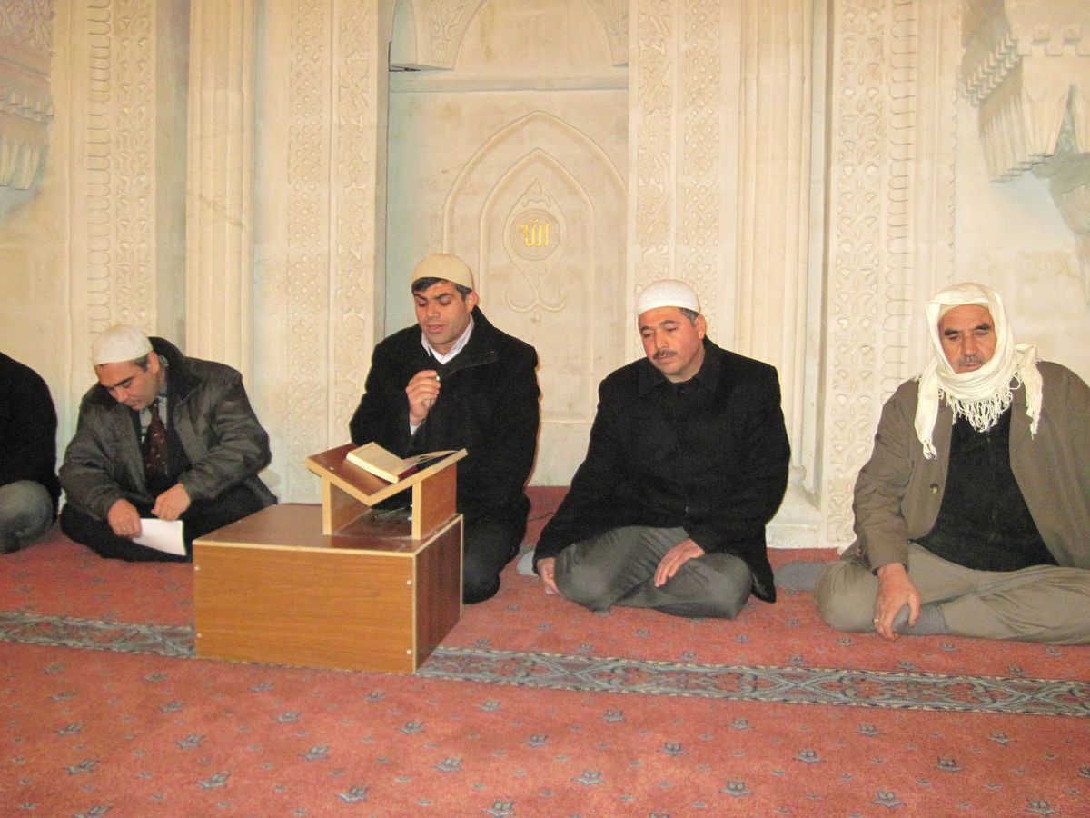 Derik'te Uludere'de ve Van Depreminde Ölenler İçin 101 Hatim Okundu