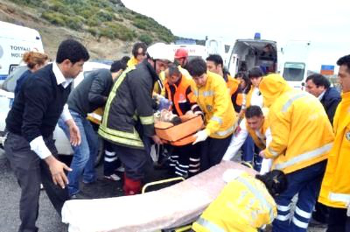 Diyaliz Hastası Nakil Aracı ile Otomobil Çarpıştı: 3 Ölü, 7 Yaralı