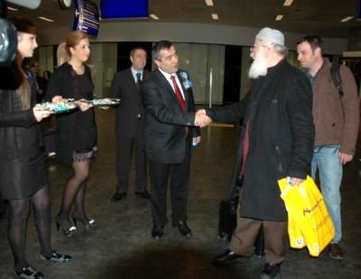 Dünya Gümrük Günü\'nde Yolculara Çikolata İkramı