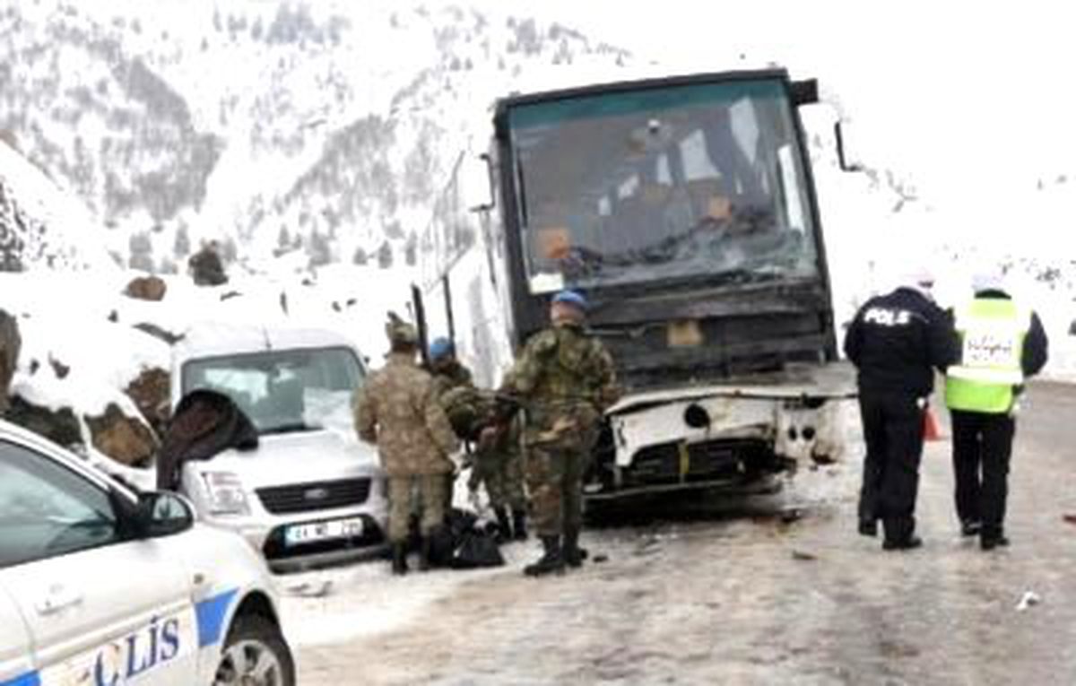 Elazığ\'da Buzun Neden Olduğu Kazada Bir Aile Yok Oldu 5 Ölü 1 Yaralı Ek Görüntülerle Yeniden